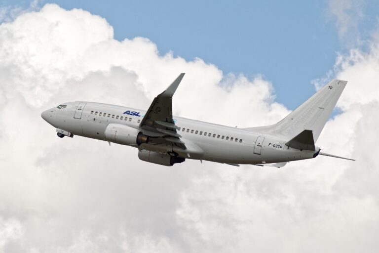 Boeing_737-700
